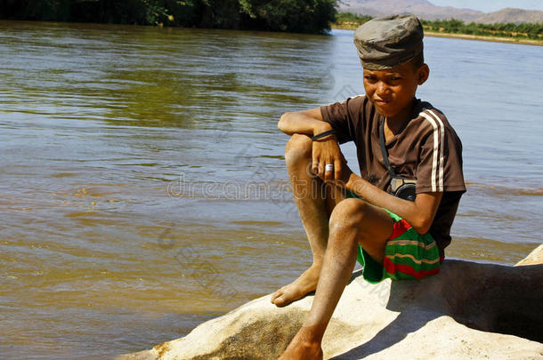 可爱的小快乐男孩照片-非洲贫困儿童在国际扶轮