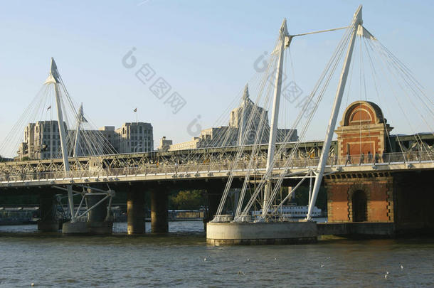 英国<strong>伦敦</strong>泰晤士河上的亨格福德<strong>大桥</strong>