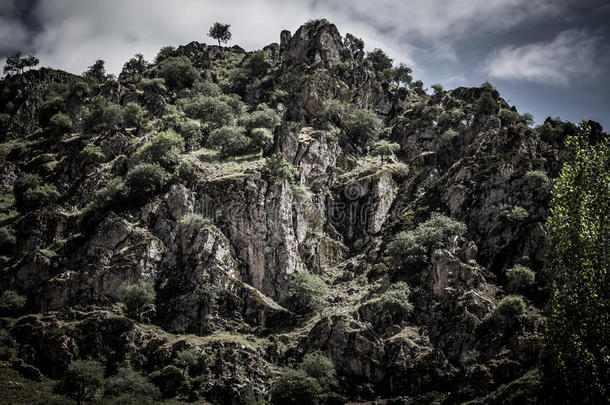 洛基山。黑白色调的风景。塔吉克斯坦