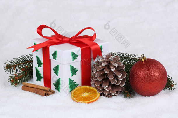 雪地圣诞礼盒