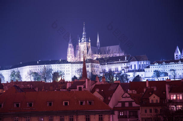 布<strong>拉</strong>格夜景，捷克共和国：<strong>赫拉德</strong>卡尼，城堡和圣维图斯大教堂