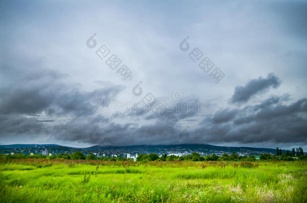 暴风雨来了