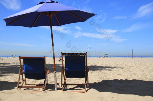 沙滩椅和伞圣莫尼卡海滩