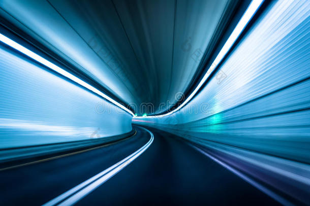 在马里兰州巴尔的摩的麦克亨利堡隧道拍摄的长时间曝光。