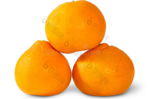 三个成熟的橘子金字塔