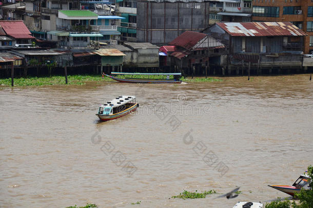 从wat arun ratchawararam的prang看湄南河