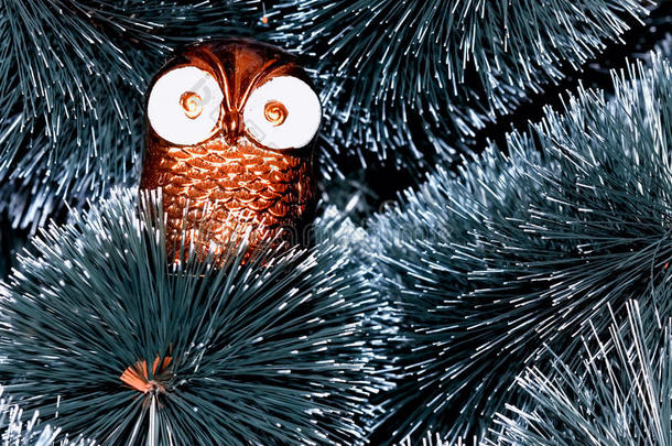 圣诞树上的装饰猫头鹰