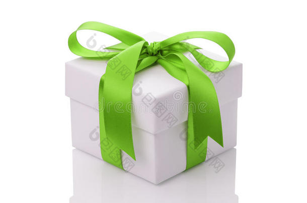 绿色丝带蝴蝶结白色礼盒