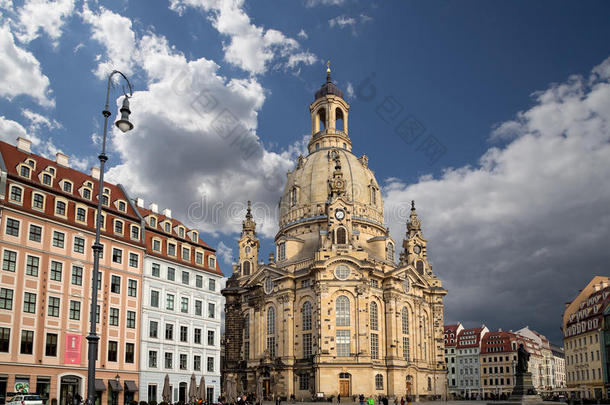 德累斯顿圣母教堂（字面意思是圣母教堂）是德国德累斯顿的一个路德教会