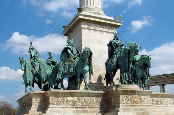 匈牙利布达佩什<strong>英雄</strong>广<strong>场上</strong>的国王铜像