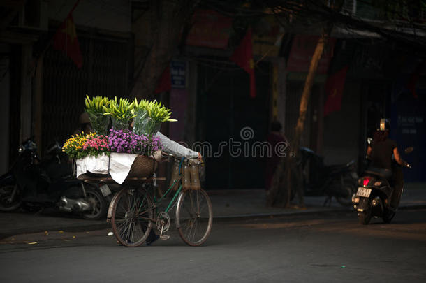 越南河内市的花街小贩。