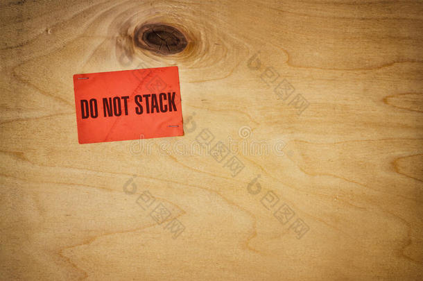 带有标签文字的工业木质背景-请勿堆叠