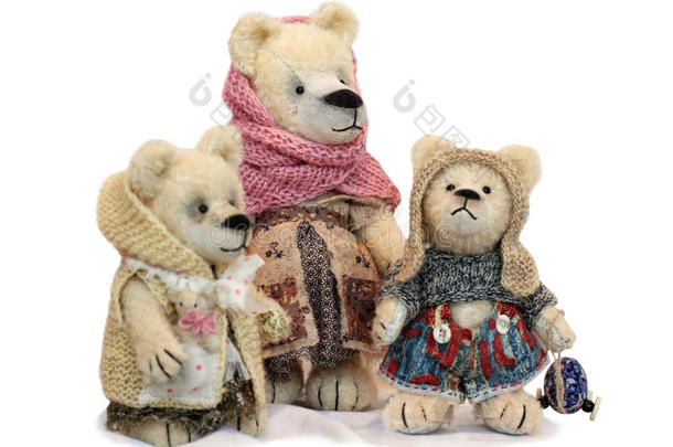 泰迪熊妈妈和两只小熊