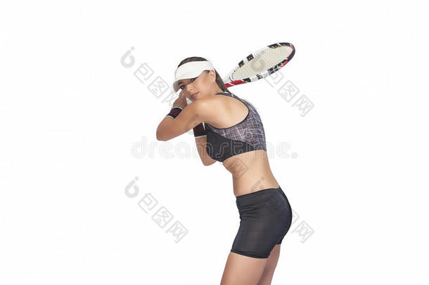 职业女子网球运动员发球。摄影棚镜头