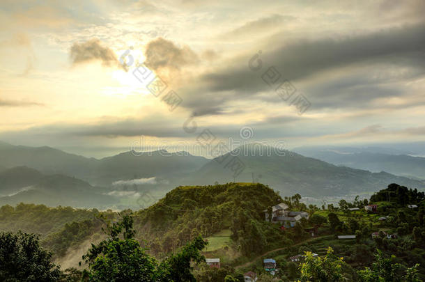 波哈拉山上阳光的美丽景色