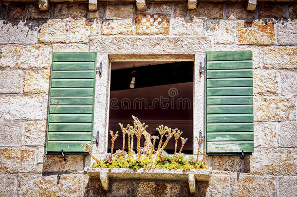 地中海别墅的老窗户