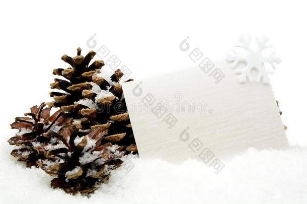 雪地上的白色圣诞装饰和祝<strong>福卡</strong>