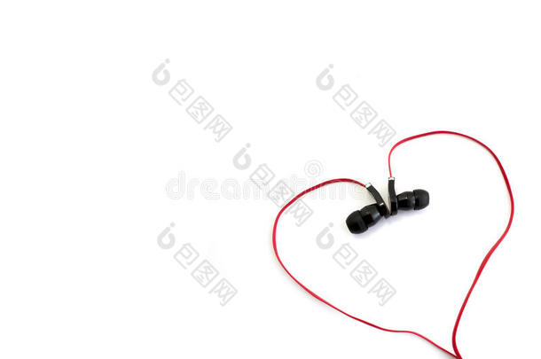 红色耳机以心形和间隔设置<strong>字幕</strong>