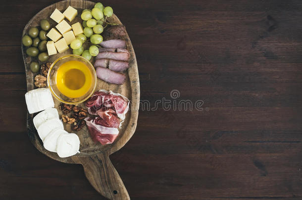 葡萄酒开胃菜套装：肉类和奶酪<strong>精选</strong>，蜂蜜，葡萄，w