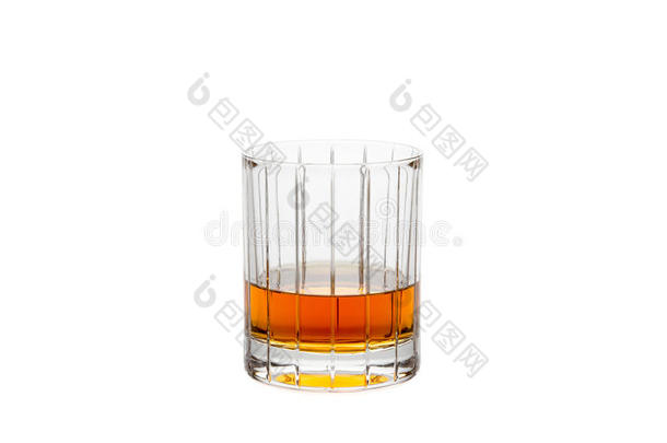 纯切玻璃杯中的纯威士忌