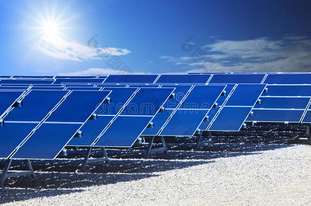太阳能电池板与太阳能发电厂