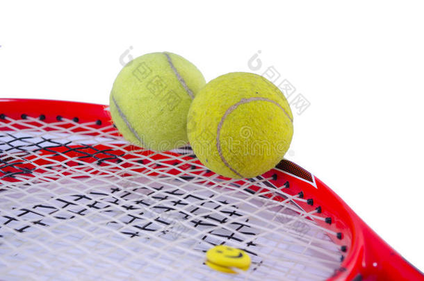 有两个网球的网球拍