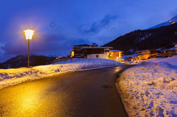 日落时奥地利索尔登山滑雪场