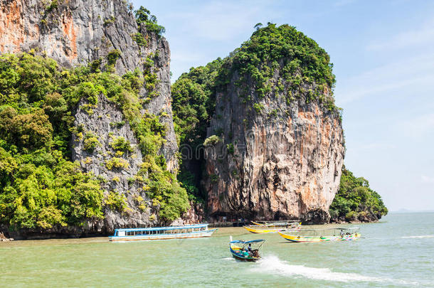泰国普吉岛上的岩石和海洋景观
