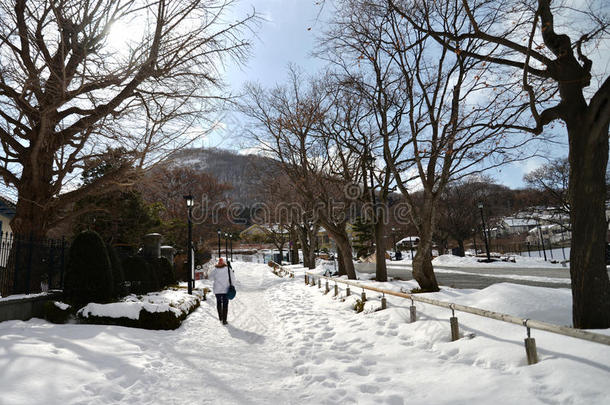 在雪上行走