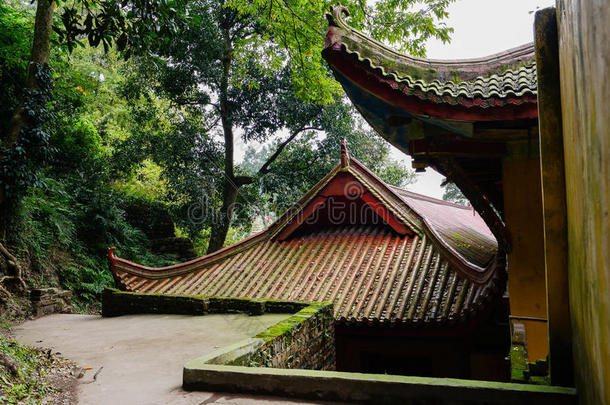 木质<strong>山腰</strong>上中国古老建筑的屋顶