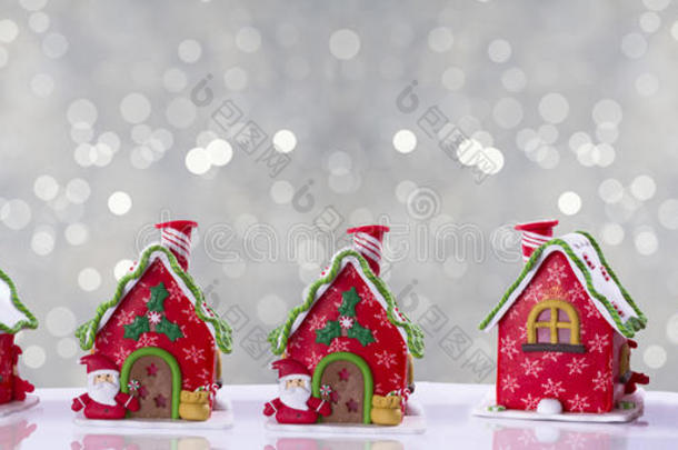 彩釉装饰的圣诞屋
