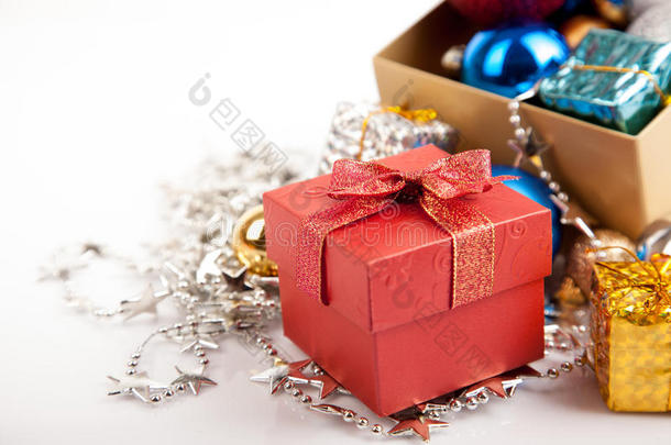圣诞树饰品红色礼品盒