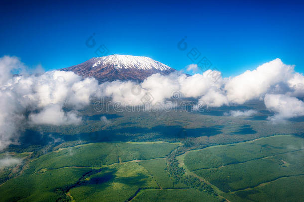 非洲最高峰乞力马扎罗山航空图像