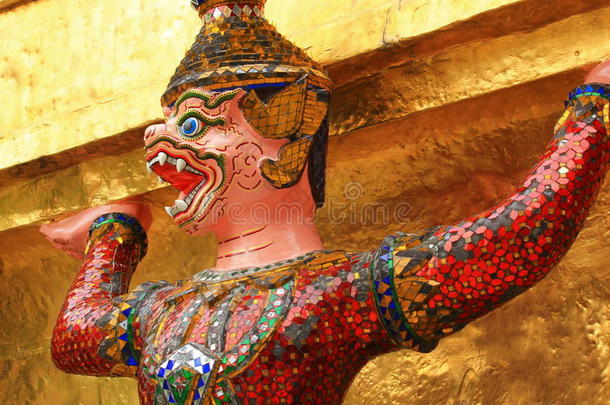 曼谷瓦特佛拉角的巨型雕像