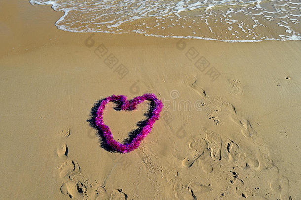 沙滩上的心-沙滩上的爱情短信浪漫情人节
