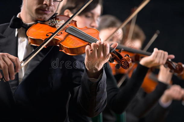 小提琴管弦乐队表演