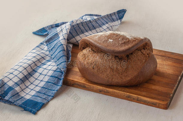 法国<strong>菜谱</strong>上的新鲜黑麦面包