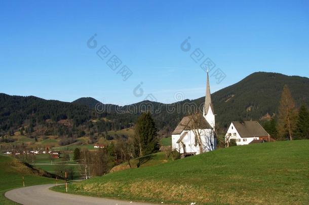 阿尔卑斯村的小天主教堂