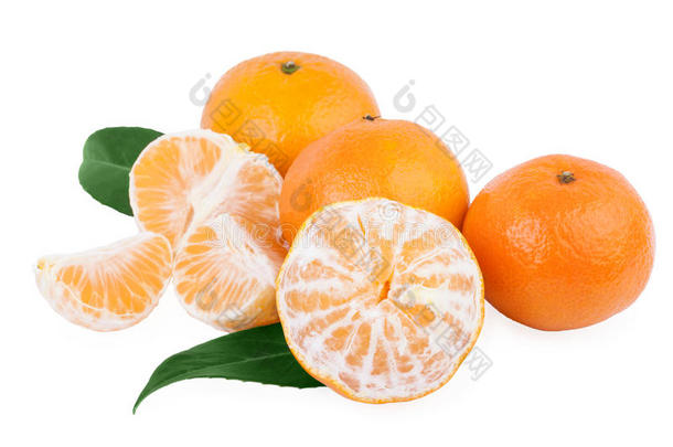去皮的橘子或柑橘类水果，白色隔离