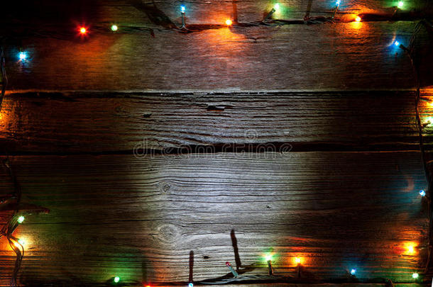 圣诞<strong>彩灯</strong>，木质背景，带复印空间