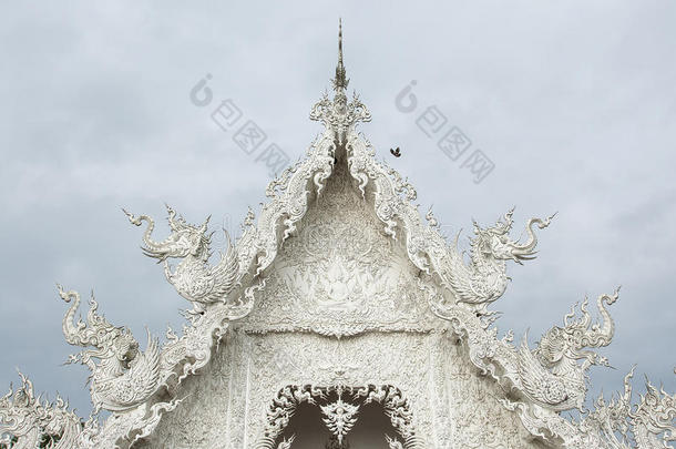 瓦荣坤在外国人中被称为泰国的白庙