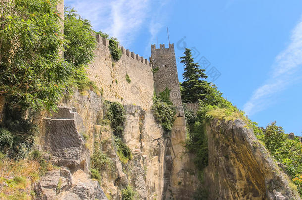 圣马利诺的堡垒墙。 圣马力诺共和国