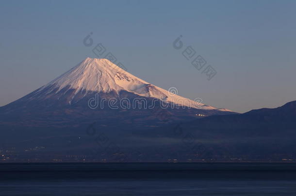 富士山与海