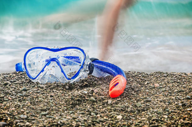 护目镜和潜水器游泳