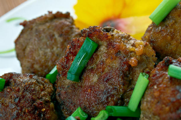 牛肉特写镜头煮熟的烹饪晚餐