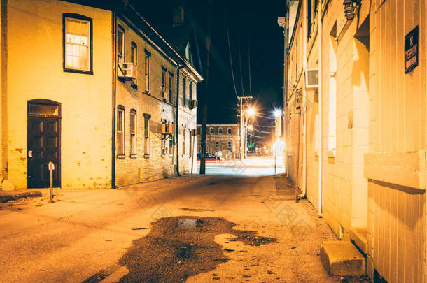 晚上的巷子，在汉诺威，宾夕法尼亚州。