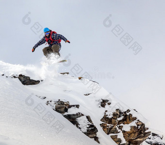 山地滑雪板运动员图片