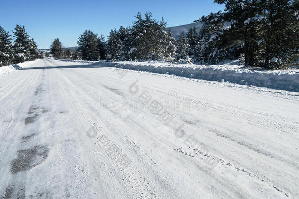 冬天的雪路