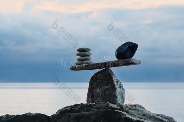 摘要平衡海滩巨石凯恩