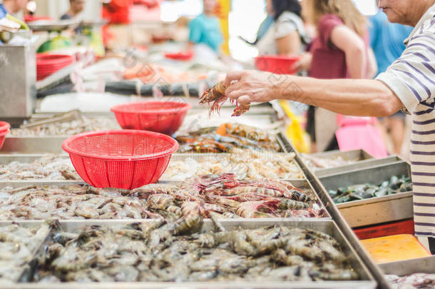 鱼市场上的<strong>螃蟹和龙虾</strong>